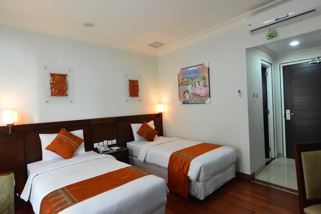 Amazing Kutaradja Hotel Jakarta Room photo